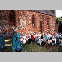 001-1170 650 Jahre Allenburger kirche-Darbietungen vor der Kirche.jpg